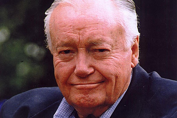 Charles 'Bud' Tingwell fotoğrafı