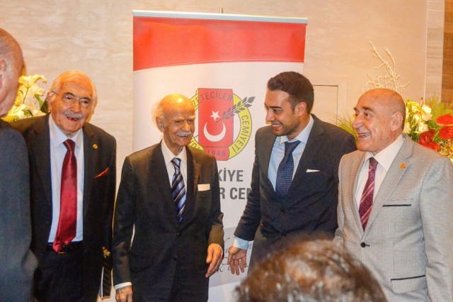 Metin Altınçekiç Fotoğrafı