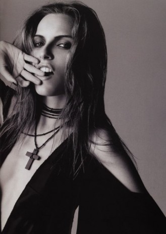 Rie Rasmussen fotoğrafı