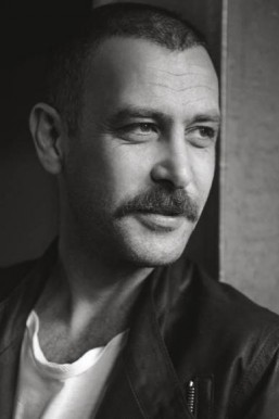 Nejat İşler Fotoğrafı