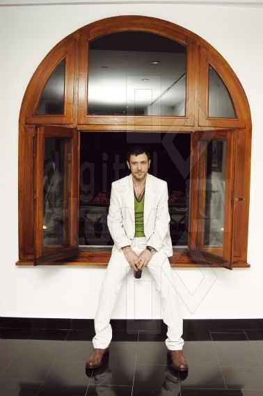 Nejat İşler Fotoğrafı