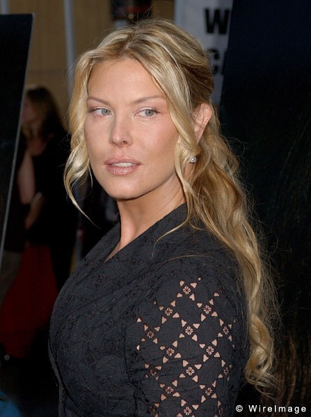 Deborah Kara Unger Fotoğrafı