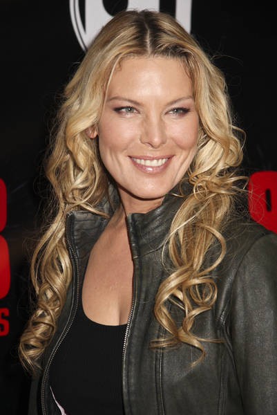 Deborah Kara Unger Fotoğrafı