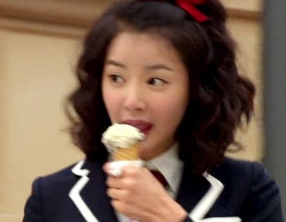 Lee Si-young Fotoğrafı