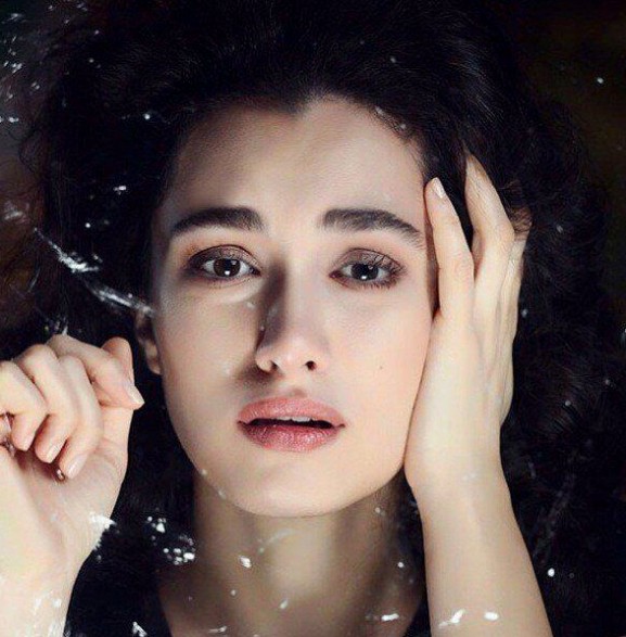 Hande Doğandemir Fotoğrafı