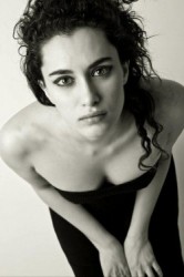 Hande Doğandemir Fotoğrafı