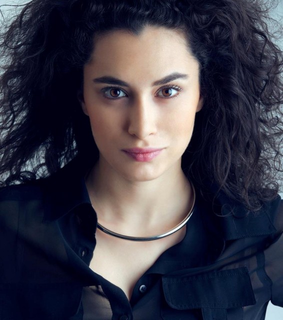 Hande Doğandemir Fotoğrafı