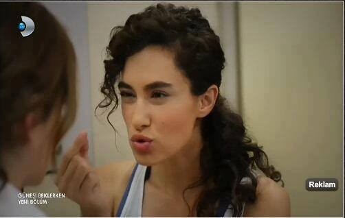 Hande Doğandemir Fotoğrafı