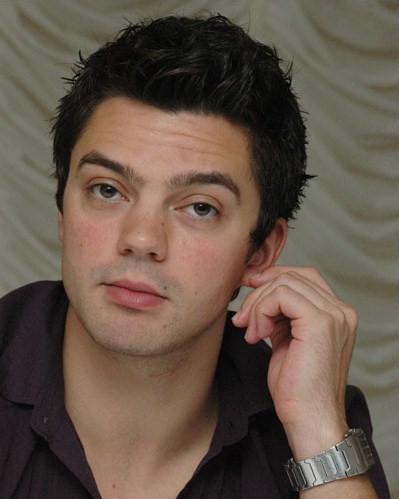 Dominic Cooper Fotoğrafı