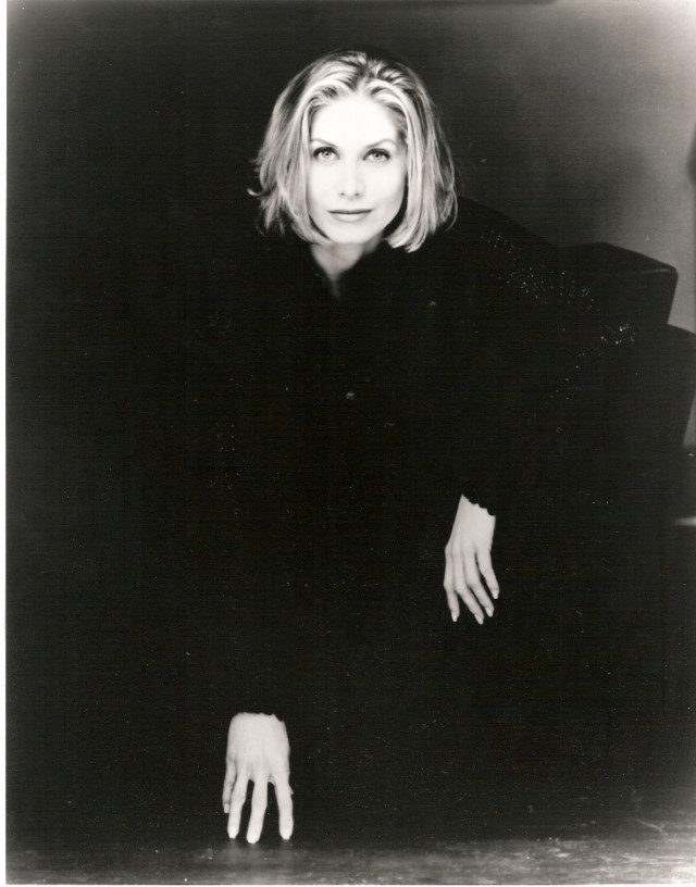 Elizabeth Mitchell Fotoğrafı