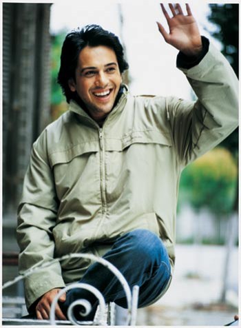 Emre Altuğ Fotoğrafı