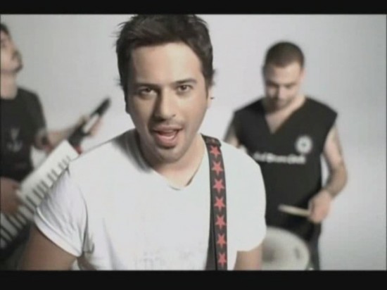 Emre Altuğ Fotoğrafı