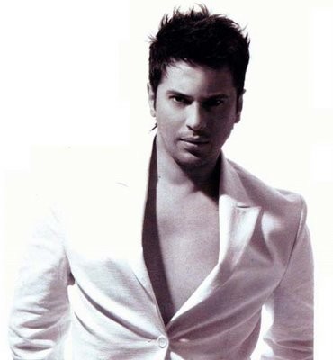 Emre Altuğ Fotoğrafı