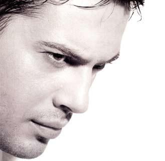 Emre Altuğ Fotoğrafı