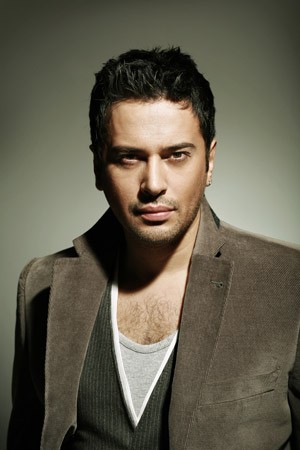 Emre Altuğ Fotoğrafı