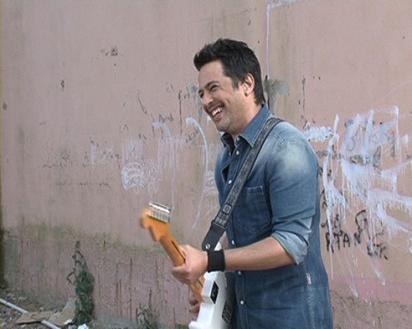 Emre Altuğ Fotoğrafı