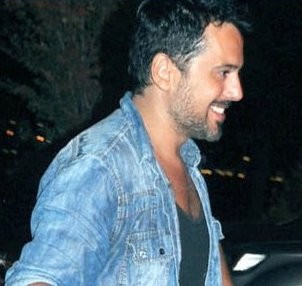 Emre Altuğ Fotoğrafı