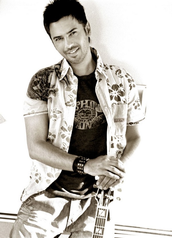 Emre Altuğ Fotoğrafı