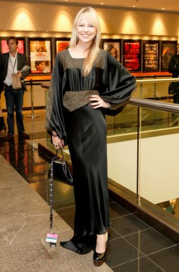 Adelaide Clemens fotoğrafı