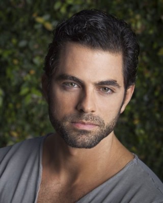 Adrian Bellani fotoğrafı