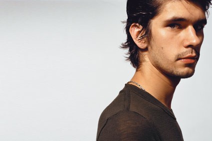 Ben Whishaw Fotoğrafı