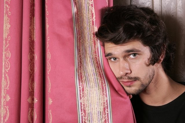Ben Whishaw Fotoğrafı