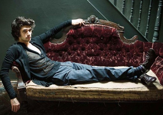 Ben Whishaw Fotoğrafı