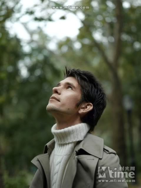 Ben Whishaw Fotoğrafı