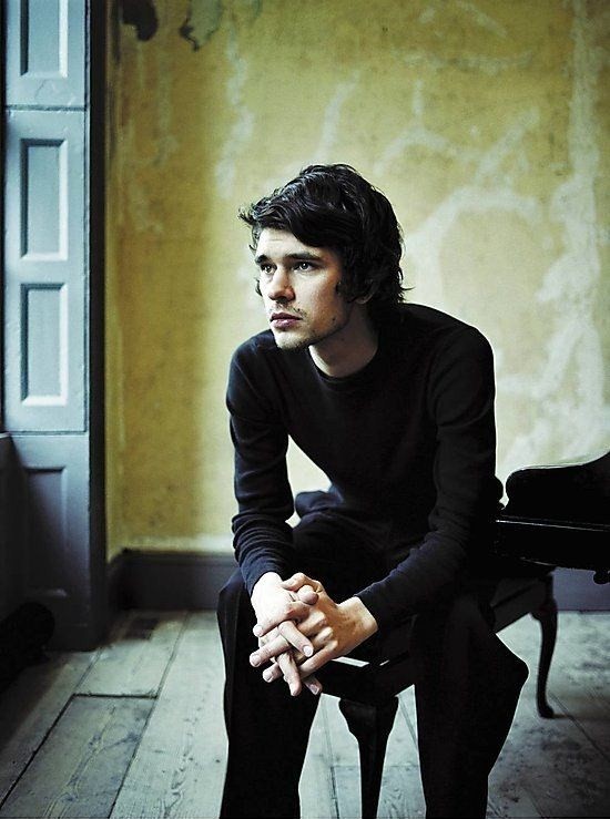 Ben Whishaw Fotoğrafı