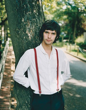 Ben Whishaw Fotoğrafı