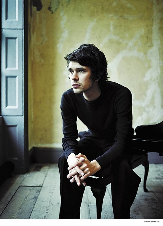 Ben Whishaw Fotoğrafı