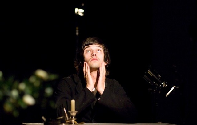 Ben Whishaw Fotoğrafı