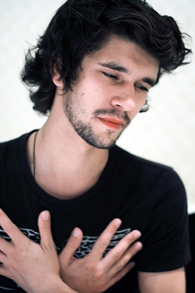 Ben Whishaw Fotoğrafı