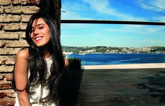 Cansu Dere Fotoğrafı