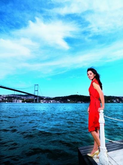 Cansu Dere Fotoğrafı