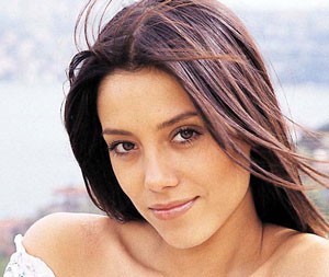 Cansu Dere Fotoğrafı