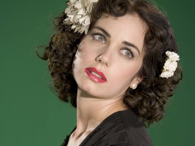 Mia Kirshner Fotoğrafı