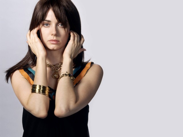 Mia Kirshner Fotoğrafı