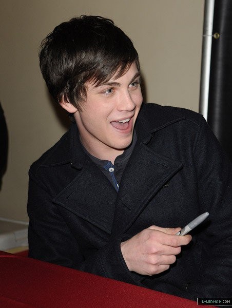 Logan Lerman Fotoğrafı