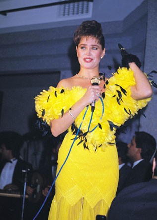 Hülya Avşar Fotoğrafı