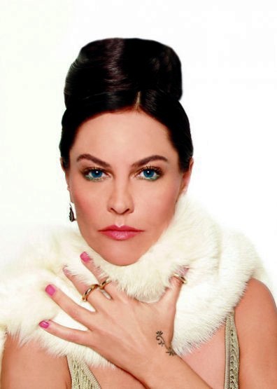 Hülya Avşar Fotoğrafı