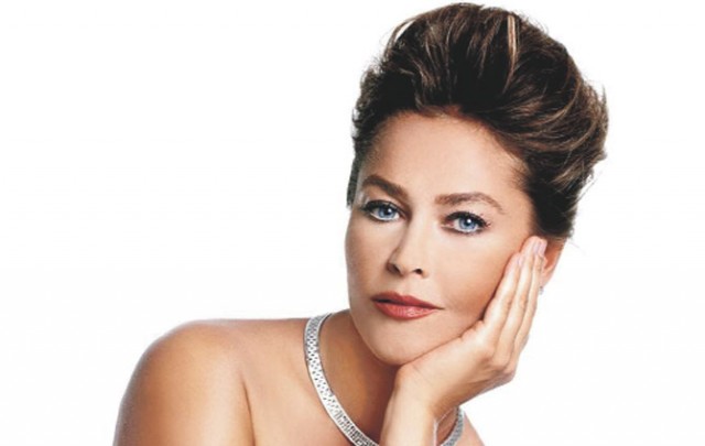 Hülya Avşar Fotoğrafı