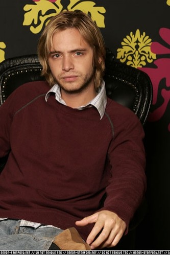 Aaron Stanford Fotoğrafı