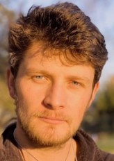 Brett Dier fotoğrafı