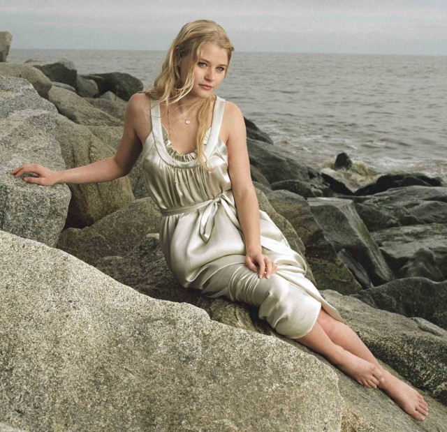 Emilie de Ravin Fotoğrafı