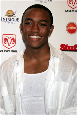 Lee Thompson Young fotoğrafı