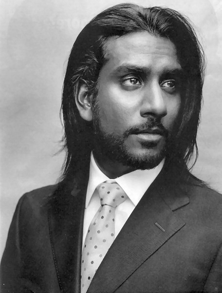 Naveen Andrews Fotoğrafı