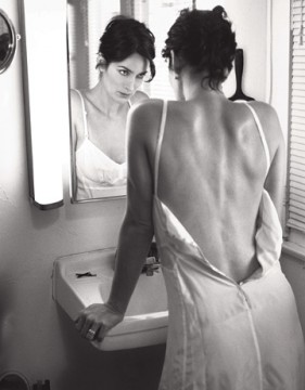 Carrie-Anne Moss fotoğrafı