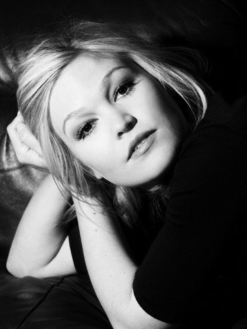 Julia Stiles Fotoğrafı