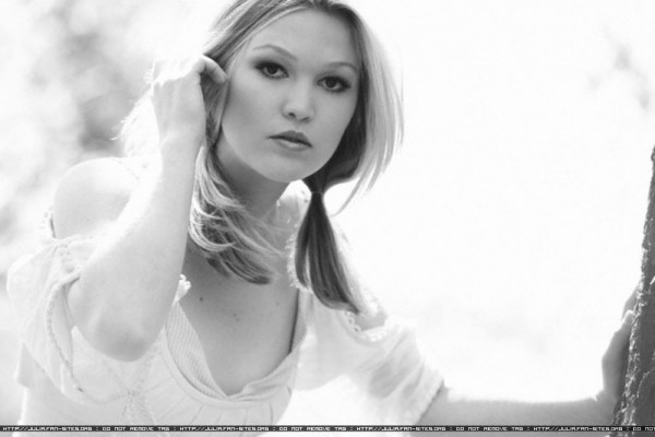 Julia Stiles Fotoğrafı